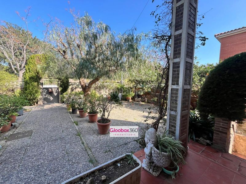 Foto a9d13911-34b4-440b-847d-74e848ba1d61. Chalet  esquinero con jardín en quintana ideal para dos familias, amplitud, privacidad y ubicación privilegiada en Reus