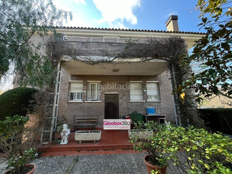 Foto cf6761f8-11a1-42f0-a69d-88047ab84c0d. Chalet  esquinero con jardín en quintana ideal para dos familias, amplitud, privacidad y ubicación privilegiada en Reus