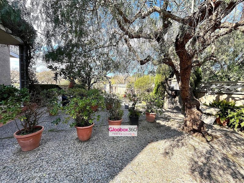 Foto d2e72fc9-e9b8-4a00-acdf-a92653208471. Chalet  esquinero con jardín en quintana ideal para dos familias, amplitud, privacidad y ubicación privilegiada en Reus