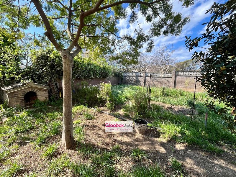 Foto ef4c8102-0077-484a-94b1-ffbd1b05de5e. Chalet  esquinero con jardín en quintana ideal para dos familias, amplitud, privacidad y ubicación privilegiada en Reus