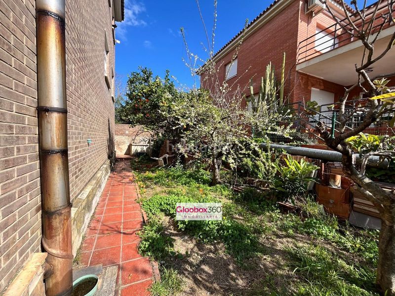 Foto fa6fd36d-7d9b-49d6-9d5f-5f86339fb498. Chalet  esquinero con jardín en quintana ideal para dos familias, amplitud, privacidad y ubicación privilegiada en Reus