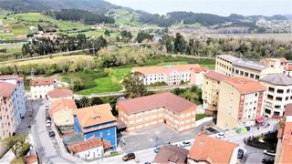 Oficina a Avenida de santiago lópez 4. Negocio en venta en  pravia, asturias
