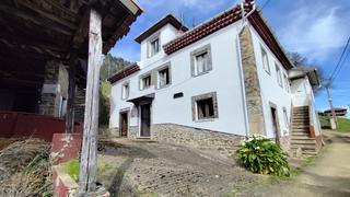 Casa adossada a N/a. Adosado en venta en  cudillero, asturias