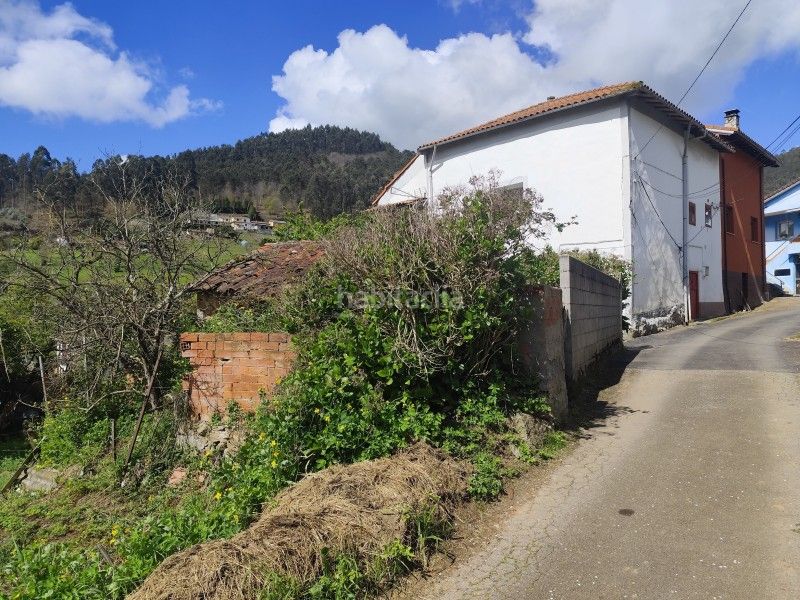 Foto d697fded-b122-426c-bf11-8e2d8d1dda03. Casa adossada a n/a a Pravia