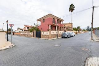 Chalet à Residencial Triana - Barrio Alto. Vive el lujo a lo grande exclusivo chalet independiente con pisc