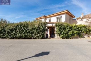 Maison à Huétor Vega. Preciosa e intima casa en huetor vega a 3 minutos de granada