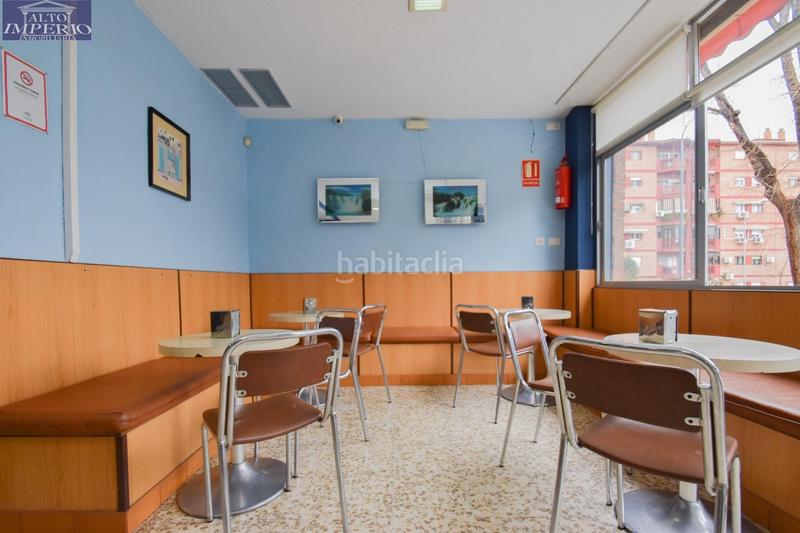 Foto 1280e321-451d-4178-b69c-7a47c3fb6913. Local comercial a plaza de poeta garcilaso de la vega 6 a Granada