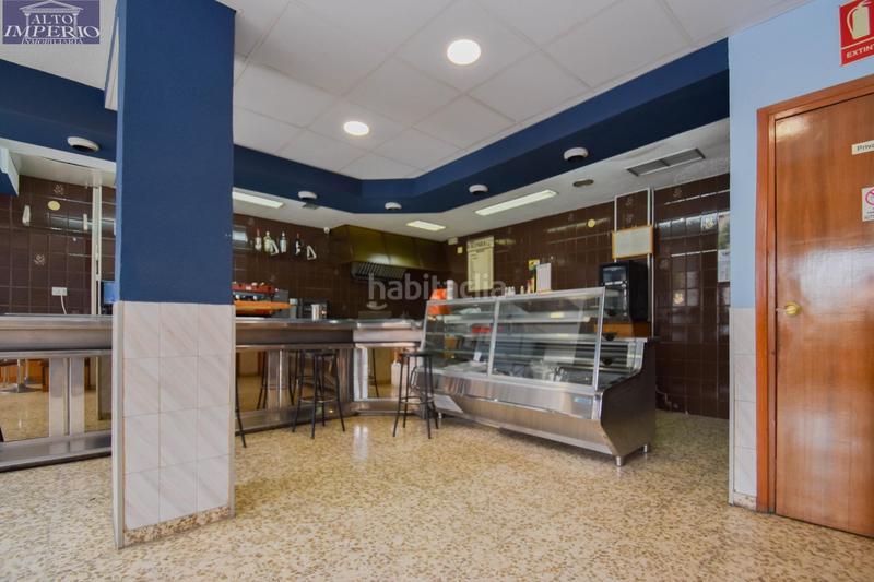 Foto 13dc3543-78a0-4e54-a72a-9475ebc05c99. Local comercial a plaza de poeta garcilaso de la vega 6 a Granada