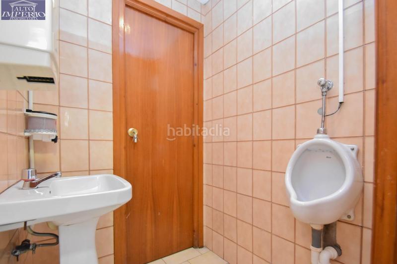 Foto 55f21712-c31e-4061-9c40-2b204f96bf2b. Local comercial a plaza de poeta garcilaso de la vega 6 a Granada