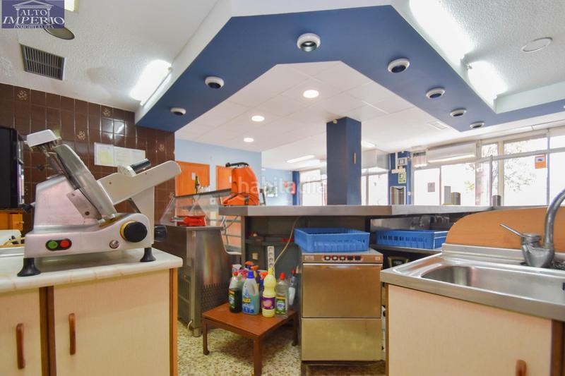 Foto 5cb75c9f-f1b2-461a-b033-1aef691cd1aa. Local comercial a plaza de poeta garcilaso de la vega 6 a Granada