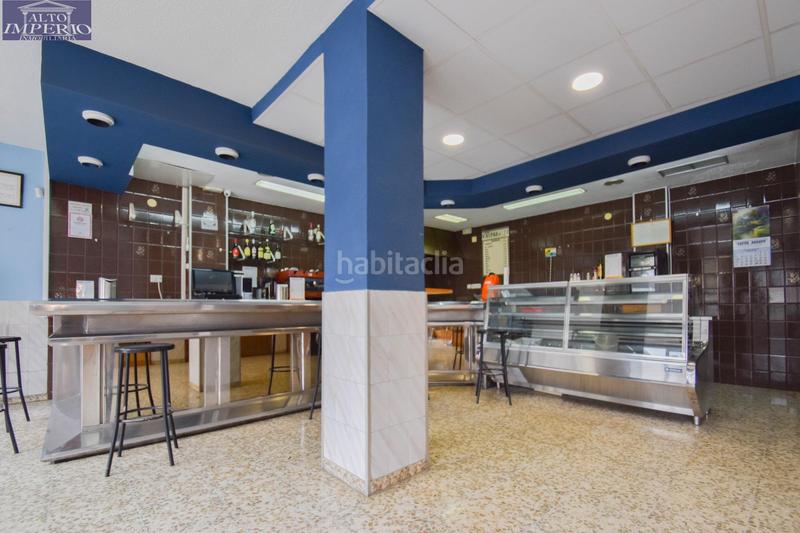 Foto 6465bf5e-bdc3-478f-a2f4-7e5a76f11be4. Local comercial a plaza de poeta garcilaso de la vega 6 a Granada