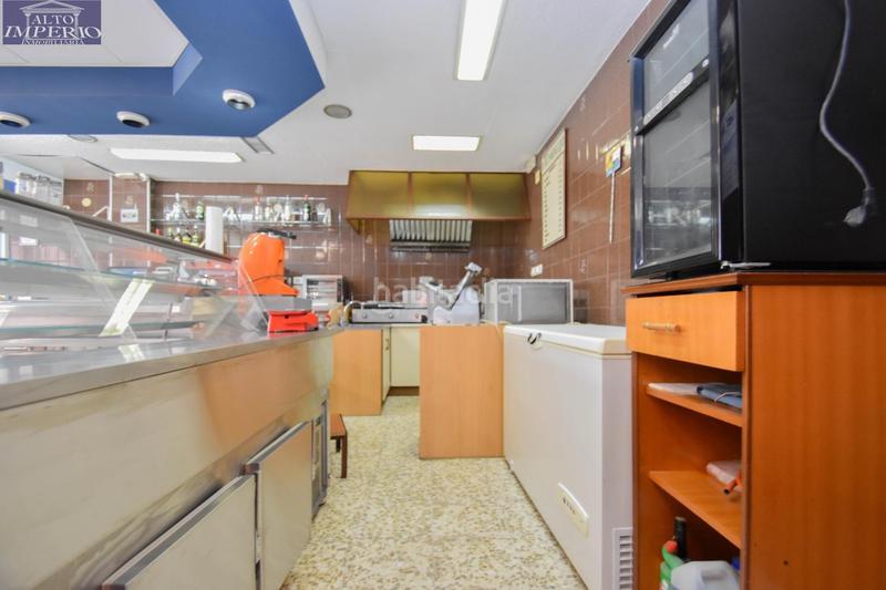 Foto 679c1c58-40cf-4b0b-b3c4-85d262293544. Local comercial a plaza de poeta garcilaso de la vega 6 a Granada