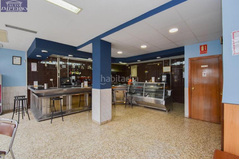 Foto 74b594be-2a1f-4094-950b-6bd50bd61e94. Local comercial a plaza de poeta garcilaso de la vega 6 a Granada