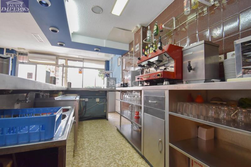 Foto 75f7958d-c0eb-4b97-843b-0fc511219101. Local comercial a plaza de poeta garcilaso de la vega 6 a Granada