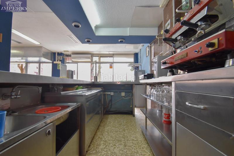 Foto 7a0a1e7c-b2ed-4bc5-8157-afd4578d69f7. Local comercial a plaza de poeta garcilaso de la vega 6 a Granada