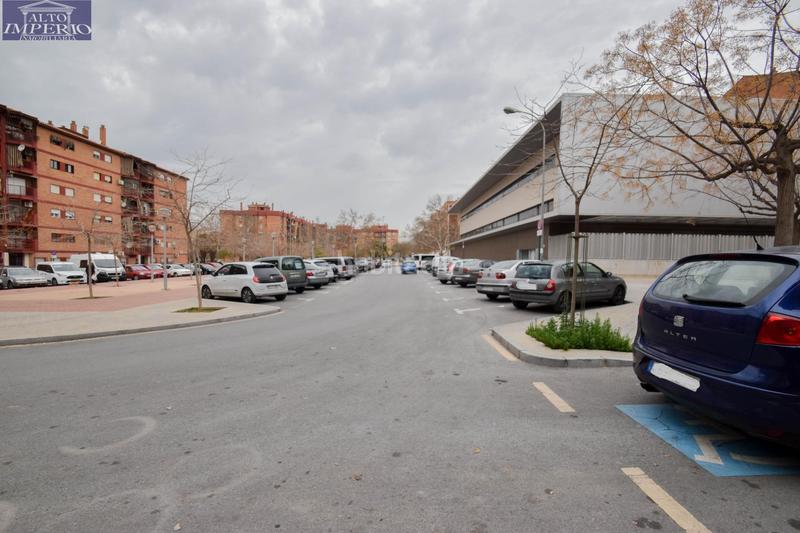 Foto 80c51513-b01c-43b1-9d30-ca44cf677c0a. Local comercial a plaza de poeta garcilaso de la vega 6 a Granada