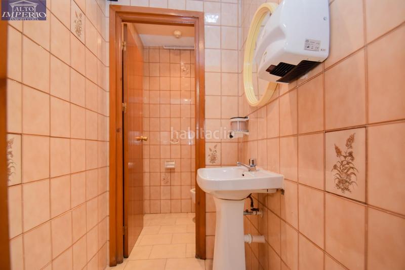 Foto 838c515a-7132-44ee-8bd9-6fff4548ca93. Local comercial a plaza de poeta garcilaso de la vega 6 a Granada