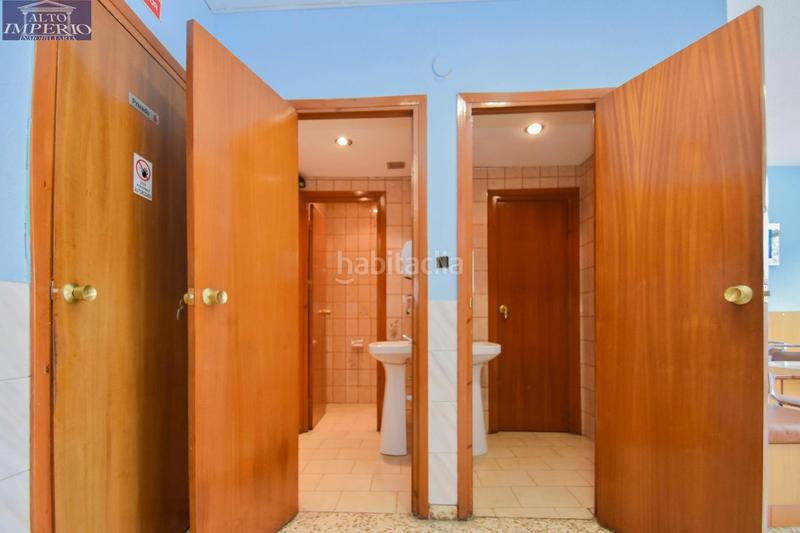 Foto af20f101-8784-4f98-95cd-12abae64da47. Local comercial a plaza de poeta garcilaso de la vega 6 a Granada