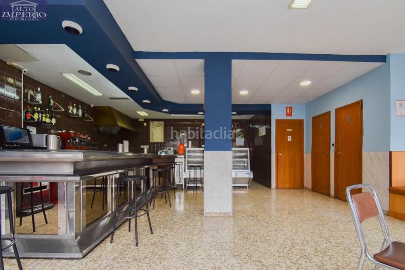 Foto c69d5f28-4e1a-4436-8d29-09eb6227f03c. Local comercial a plaza de poeta garcilaso de la vega 6 a Granada