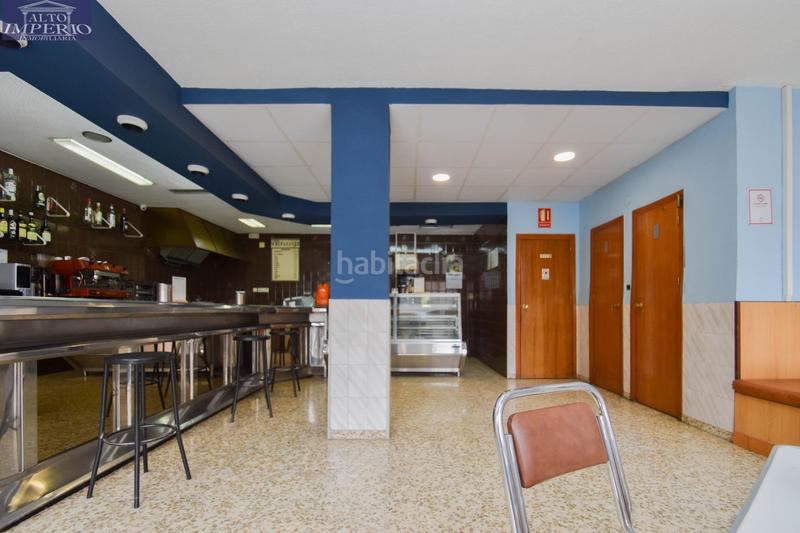 Foto d53cd463-bb52-451b-9b6c-8ca80d63d9b6. Local comercial a plaza de poeta garcilaso de la vega 6 a Granada