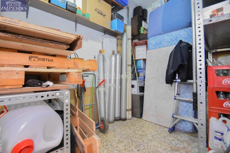 Foto db689926-0a4f-4821-a562-8313e2150bb8. Local comercial a plaza de poeta garcilaso de la vega 6 a Granada