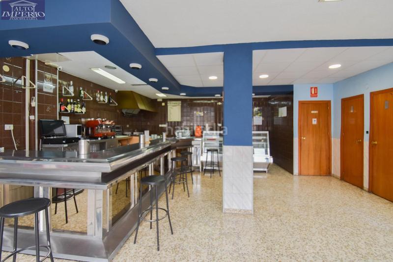 Foto f3e95d95-63f4-4325-962b-c527cf6dfeb8. Local comercial a plaza de poeta garcilaso de la vega 6 a Granada