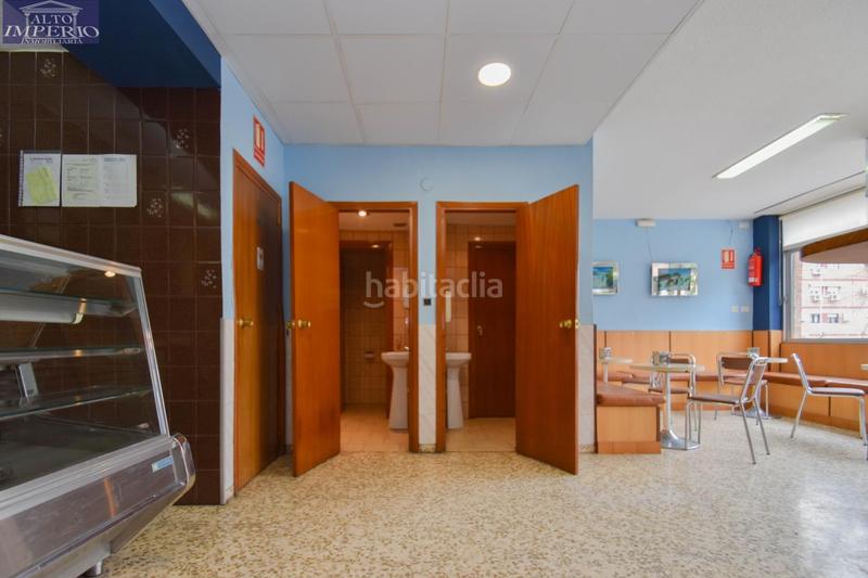 Foto fac3b289-1b11-47b3-894f-5cdf541e12ae. Local comercial a plaza de poeta garcilaso de la vega 6 a Granada