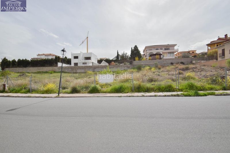 Foto 692a0c1a-0e15-4a0f-9867-dc54db1ec035. Terreno residencial en calle de trevenque 17 parcela edificable en el barrio en Monachil