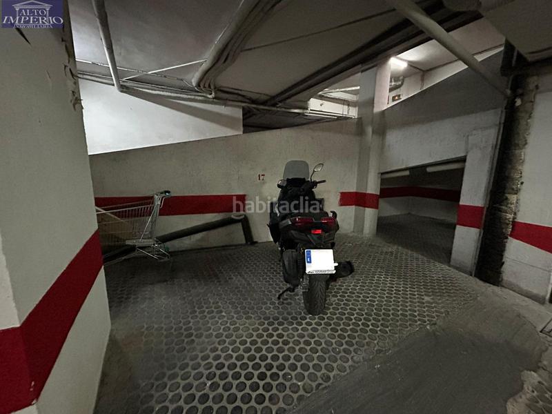 Foto afcf1ca0-2300-4d8a-91e4-577e3bd2abad. Parking voiture dans Pajaritos Granada