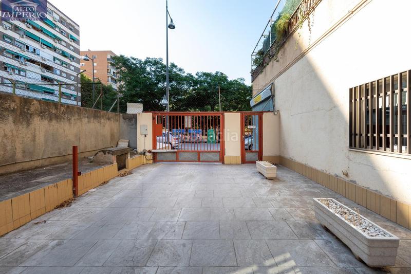 Foto 5daff525-392d-46fc-a352-c84fb8a2581f. Aparcament cotxe a Parque Lagos Granada