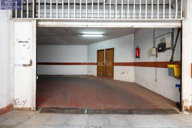 Foto 611e4d1b-38cb-448c-935f-783c17059e66. Aparcament cotxe a Parque Lagos Granada