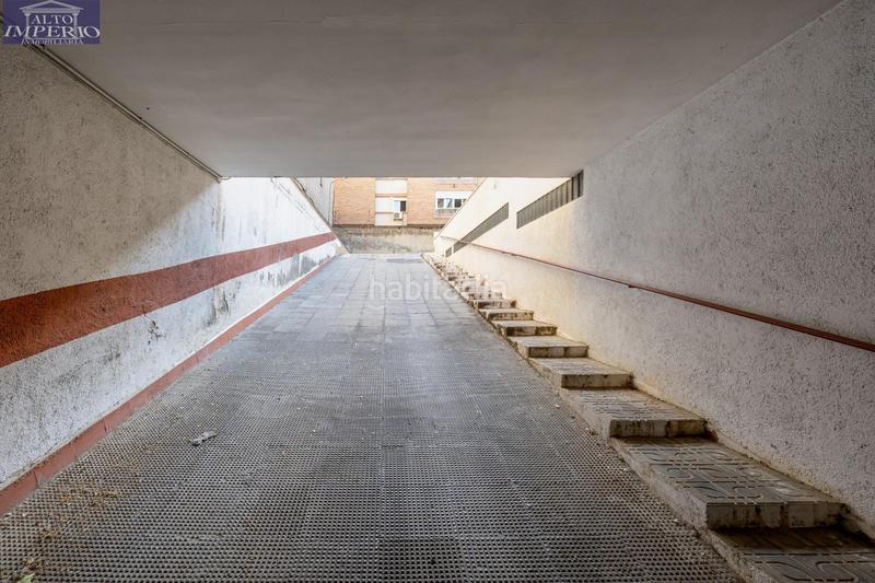 Foto 6bbaefc0-1961-4d39-b310-5a0f7373425f. Aparcament cotxe a Parque Lagos Granada