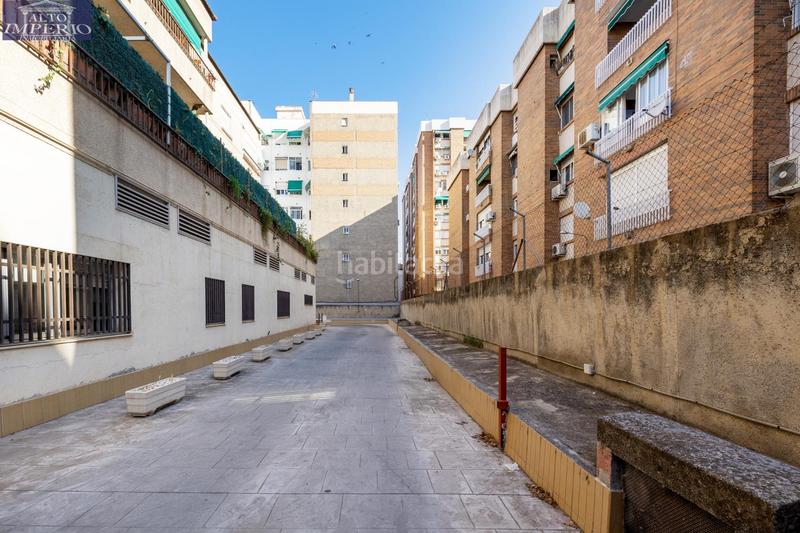 Foto 98931ed3-ec3b-4973-a069-fdd3dd51fead. Aparcament cotxe a Parque Lagos Granada