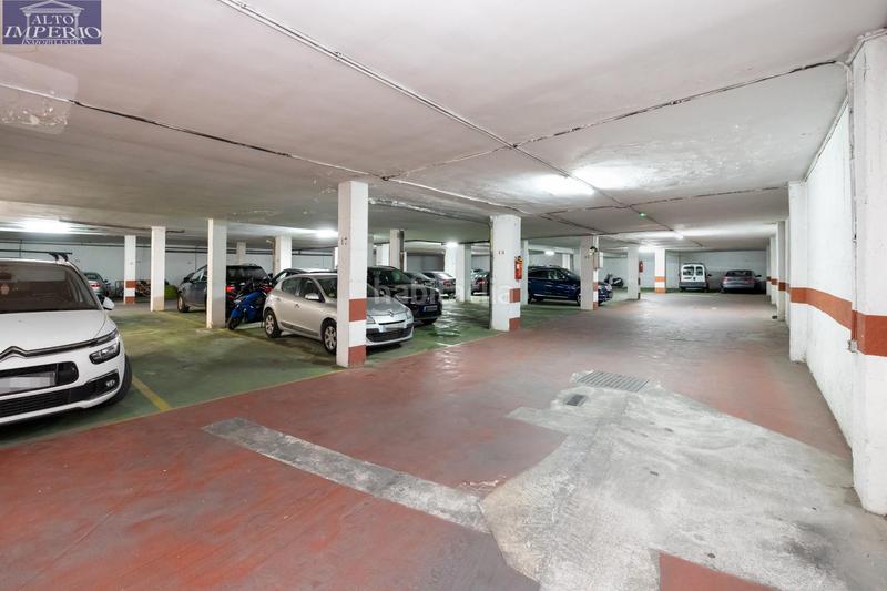 Foto bc095a6d-7243-44aa-b65a-d848a2d61812. Aparcament cotxe a Parque Lagos Granada