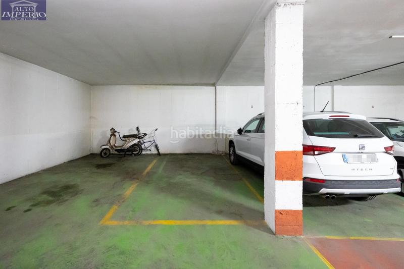 Foto c62571c3-ac50-4968-b0cc-01986a1e513e. Aparcament cotxe a Parque Lagos Granada