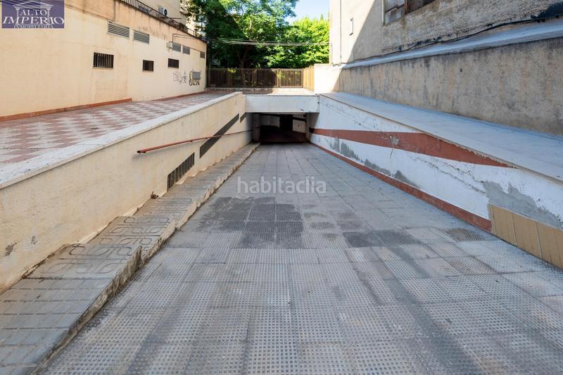 Foto e4b3b934-7d19-46ef-a316-5646dd233dac. Aparcament cotxe a Parque Lagos Granada