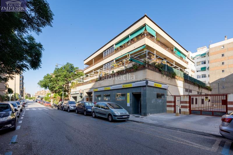 Foto ffa51bc8-e121-47bc-ad61-8c4e24e41f03. Aparcament cotxe a Parque Lagos Granada