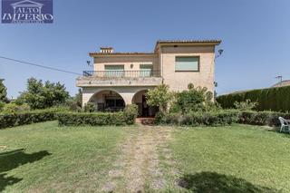 Casa a Dílar. Casa señorial con terreno en dílar