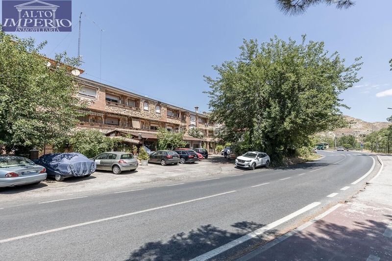 Foto d487e9f1-e63e-4585-8630-c1c744ca49ac. Local comercial a Pinos Genil