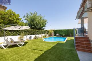Xalet a Calle tirso de molina 14. Descubre tu villa de lujo en otura! chalet independiente con pis