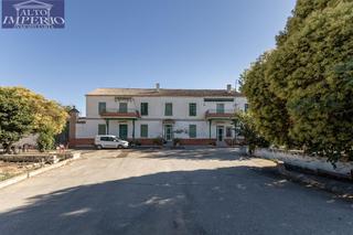 Country house in Bobadilla. Camping con licencia para reformar