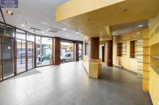 Local commercial à Pajaritos. Magnifico local en esquina en pajaritos, junto caleta y estacion