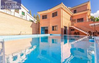 Chalet en Albolote. Vive el lujo y la seguridad en cortijo del aire, granada!