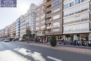 Pis a Fígares. Piso en acera del darro