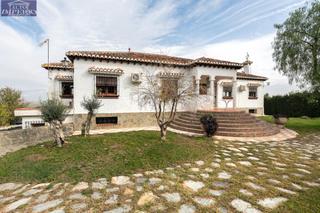 Chalet en Calle rio genil (csj) 25. Impresionante villa en cortijo de san javier las gabias