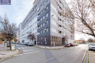 Local Comercial  Calle orone. Espectacular local en barrio periodistas!!!!!