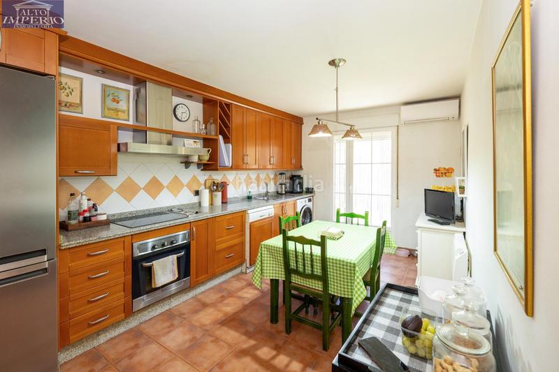 Foto b25f98ea-75ad-4a93-85ef-d0b241d3fa8d. Xalet amb calefacció aparcament piscina a Urbanizaciones Alhendín