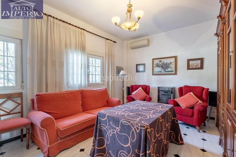 Foto b2012c94-613a-45a3-b15a-183eeba48772. Casa chalet en una sola planta con parcela en el barrio en Monachil