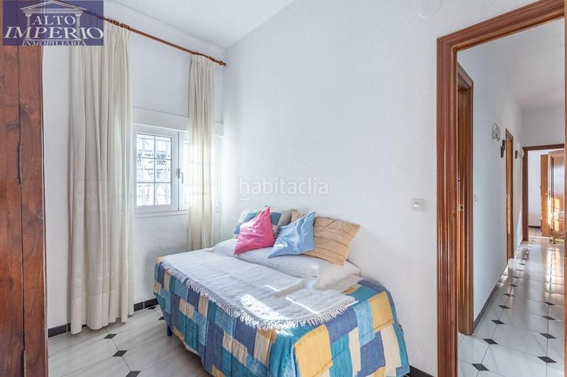 Foto b65d844d-2625-4286-a407-71c90208cd0f. Casa chalet en una sola planta con parcela en el barrio en Monachil