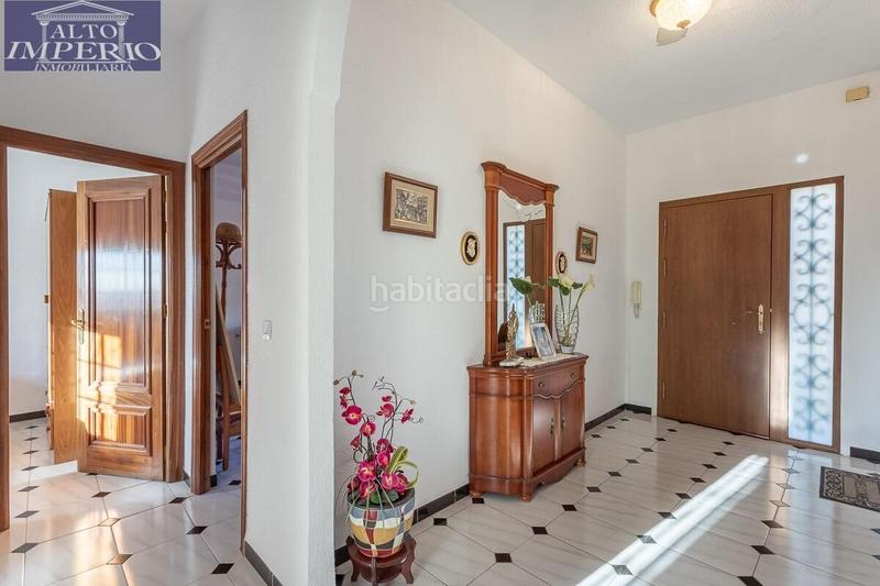 Foto d8b04ee7-d826-4aae-a156-bdd74f928b01. Casa chalet en una sola planta con parcela en el barrio en Monachil